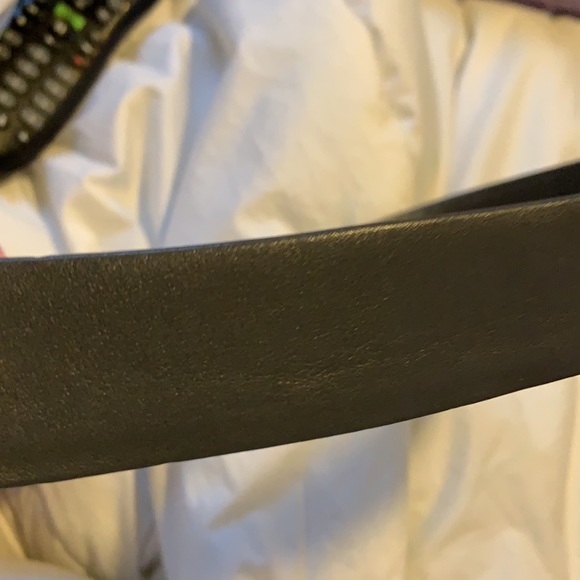 JUDITH LEIBER VINTAGE GREY LEATHER/GOLD ADJUSTABLE BELT TO 39 ” - Picture 3 of 4